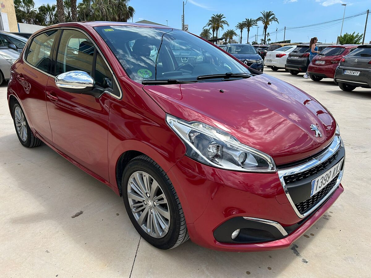 PEUGEOT 208 ALLURE 1.2 E-THP AUTO SPANISH LHD IN SPAIN 90000 MILES SUPERB 2018